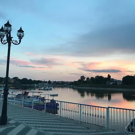 Green Villa 科斯蒂内什蒂