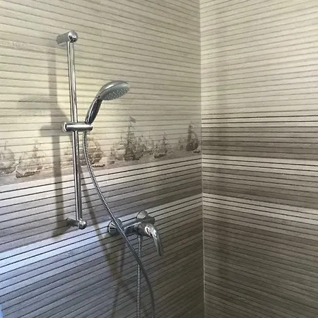 Green Villa Accommodation בית הארחה קוסטינסטי